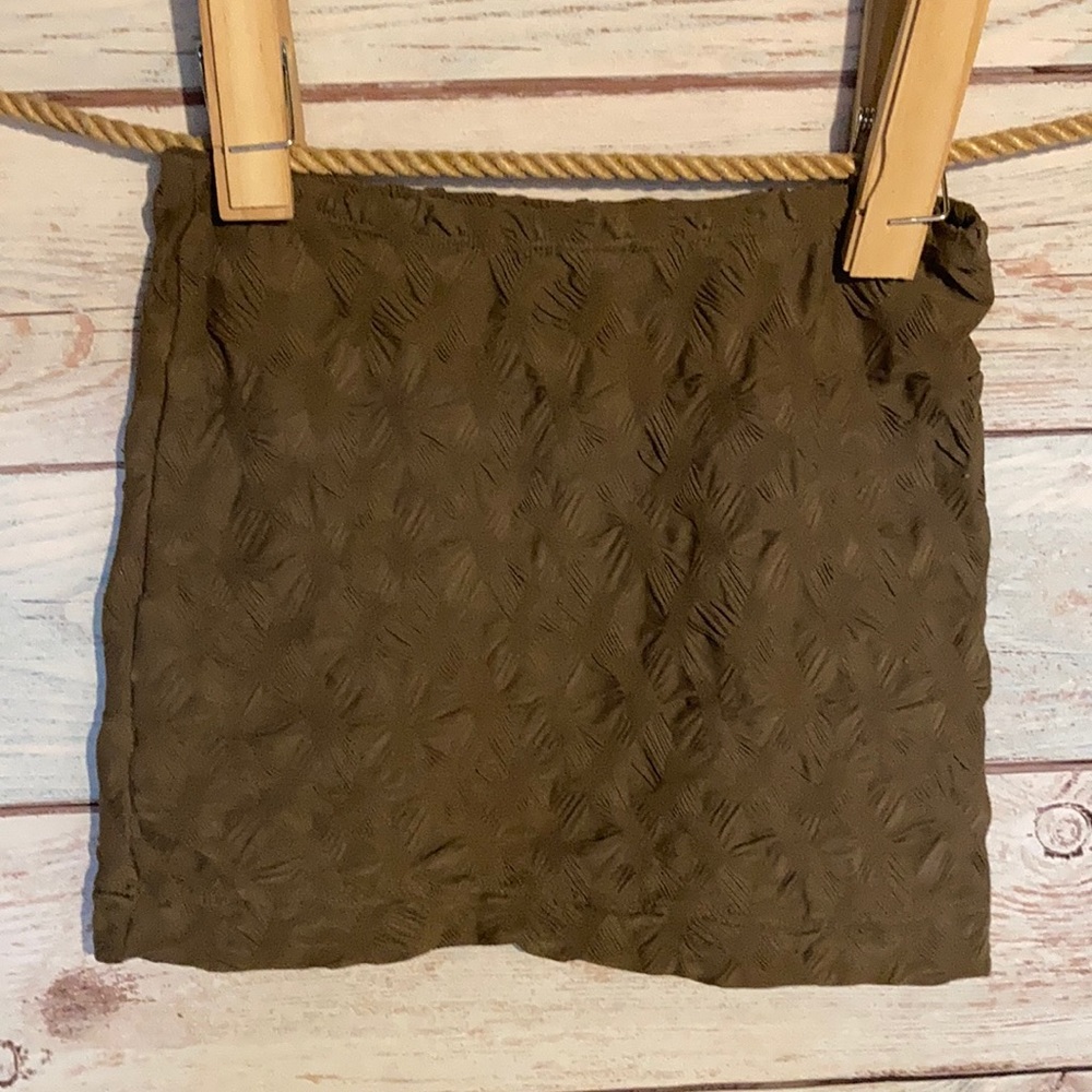 - H& M green mini skirt. Elastic waist